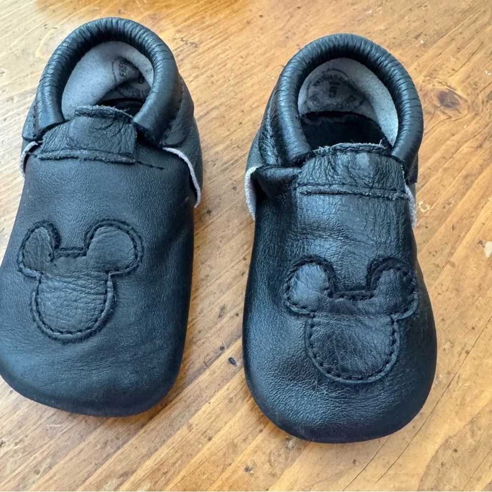Freshly Picked Disney Mickey Mouse City Moccasins Mini Soles Size 5